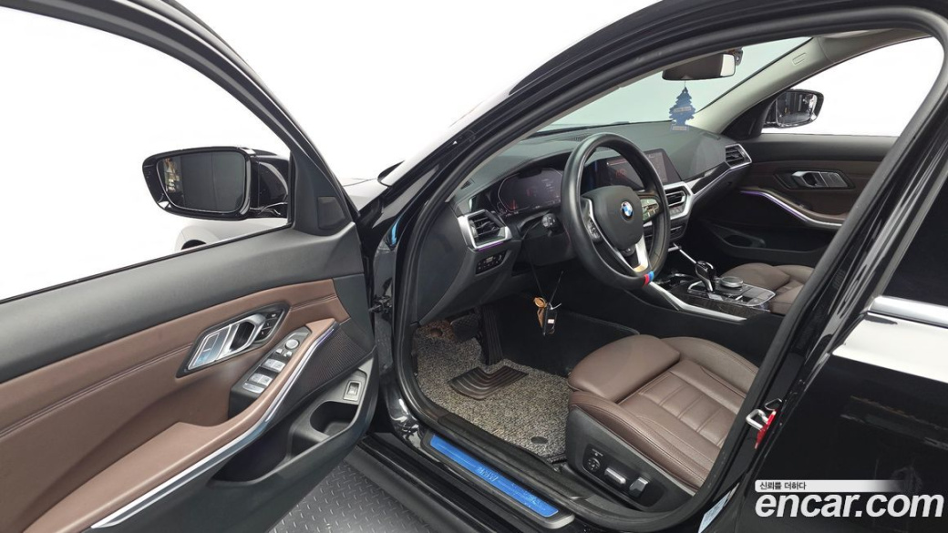BMW 3-Series 320d Touring Luxury, 2022