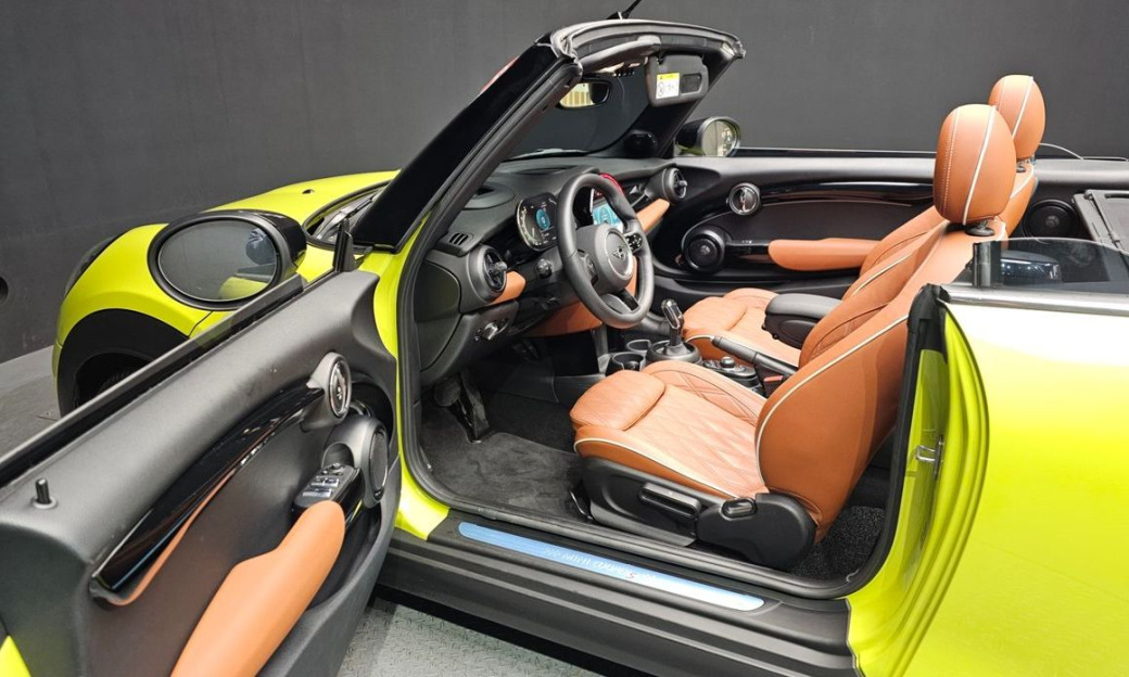 Mini Cooper Convertible Classic, 2024