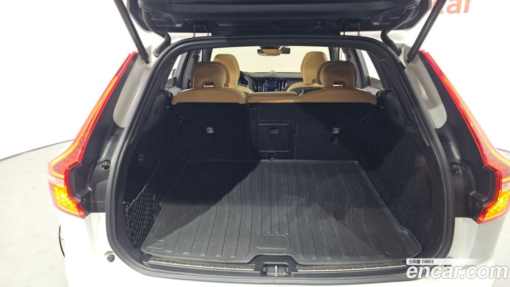Volvo XC60 B6 Inscirtion, 2022