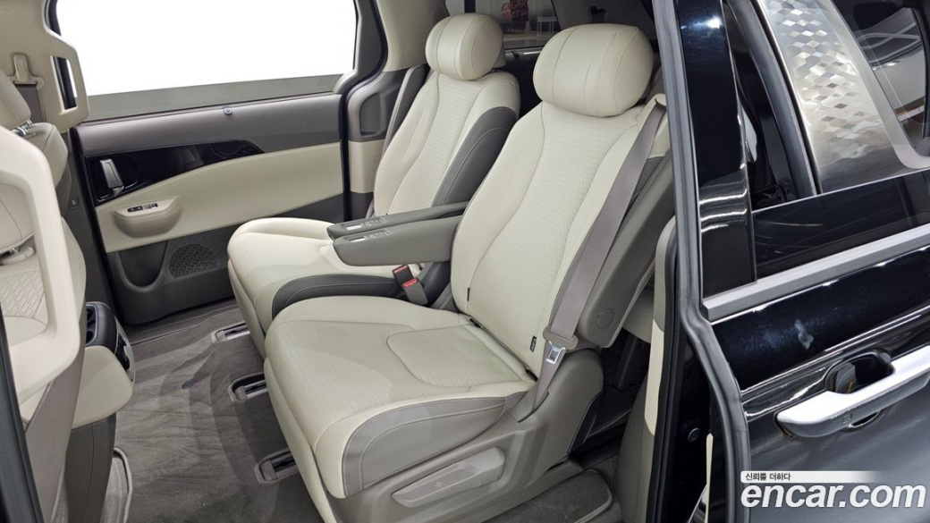 Kia Carnival 7-Seater Signature, 2025