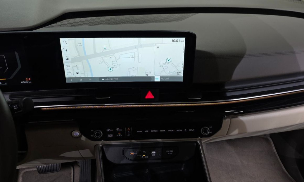 Kia Carnival 9-Seater Gravity, 2025