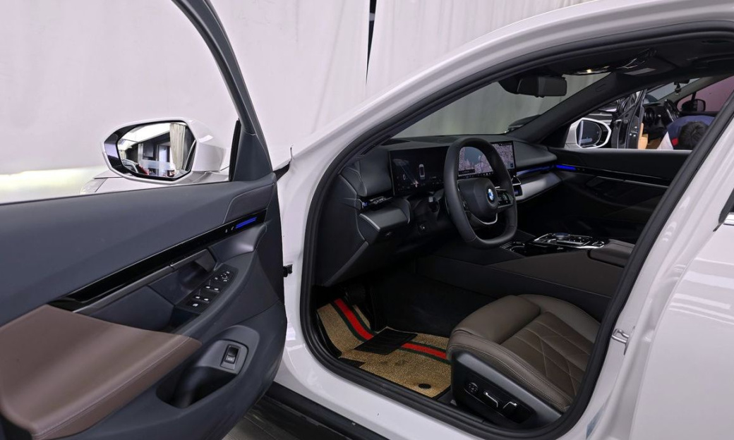 BMW 5-Series 520i, 2024