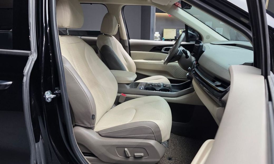 Kia Carnival 9-Seater Signature, 2025