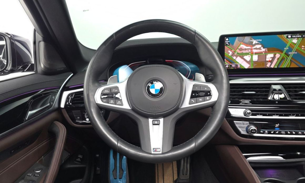 BMW 5-Series 530i xDrive M Sport Package, 2023