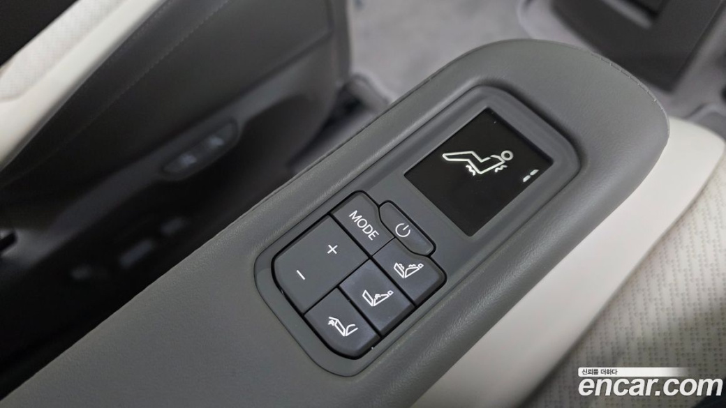 Kia Carnival 7-Seater Gravity, 2024