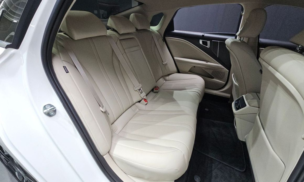 Kia K8 2.5 Gasoline 2WD, 2025