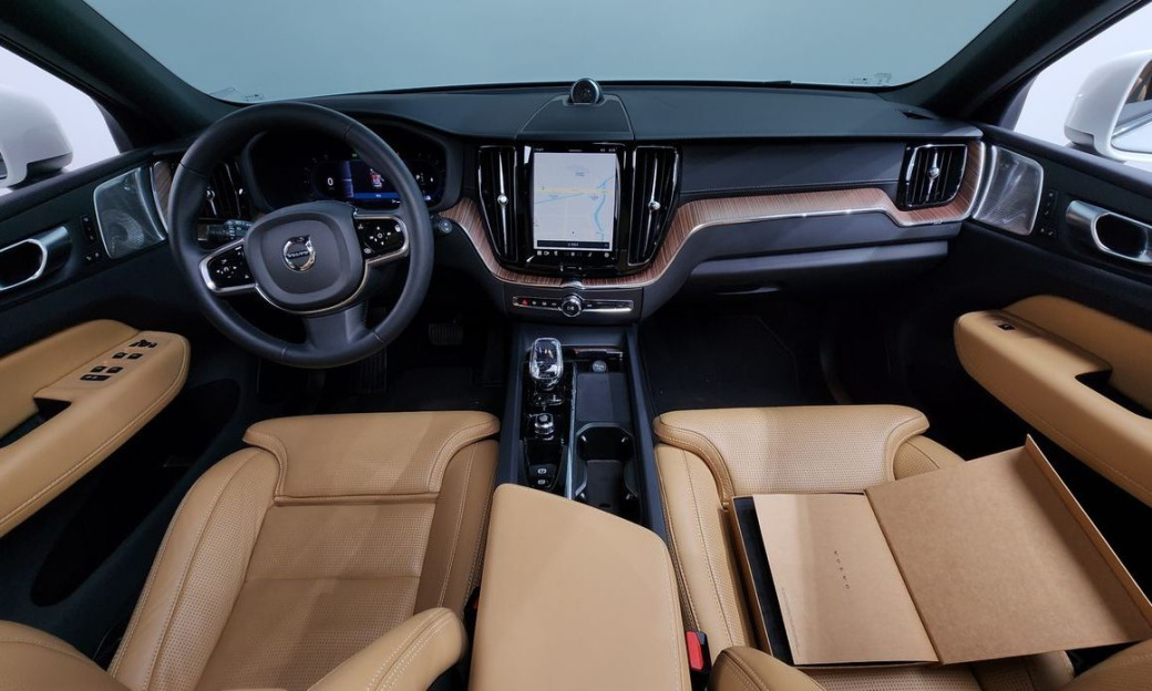 Volvo XC60 B5 Ultimate Bright, 2024