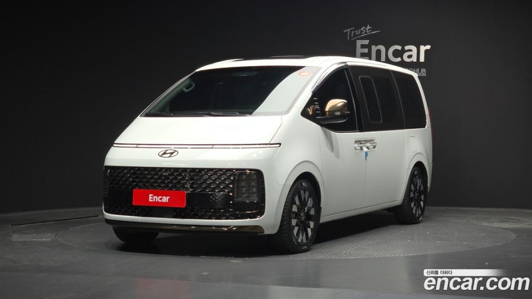 Hyundai Staria 4WD Lounge 9-Seater, 2025