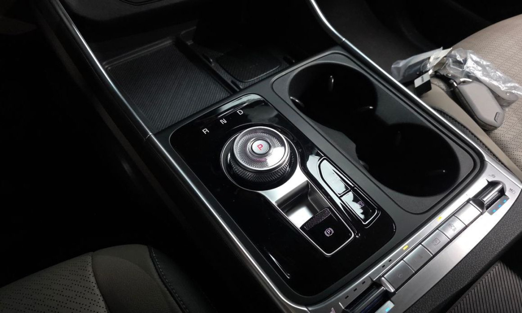 Kia Carnival 7-Seater Outdoor, 2025