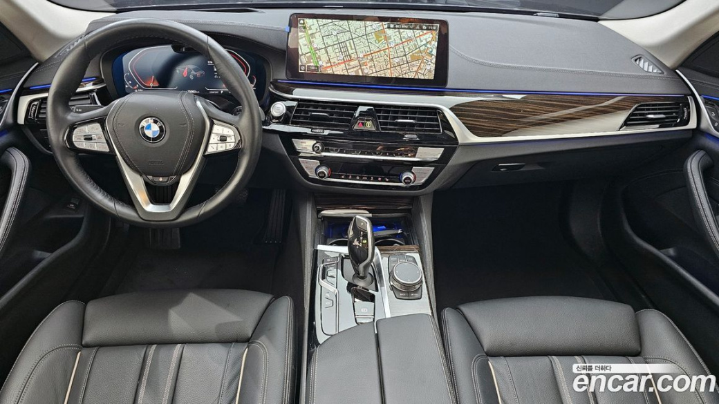 BMW 5-Series 520i Luxury, 2023