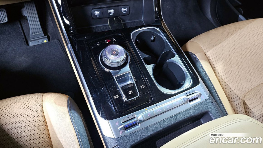 Kia Carnival 7-Seater Outdoor, 2023