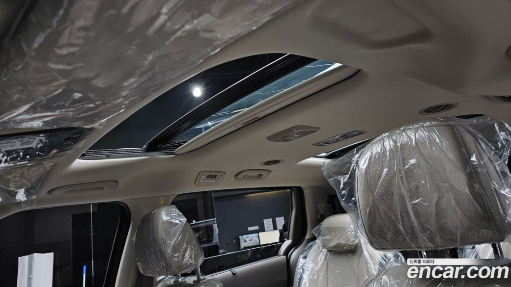 Kia Carnival 9-Seater Signature, 2025