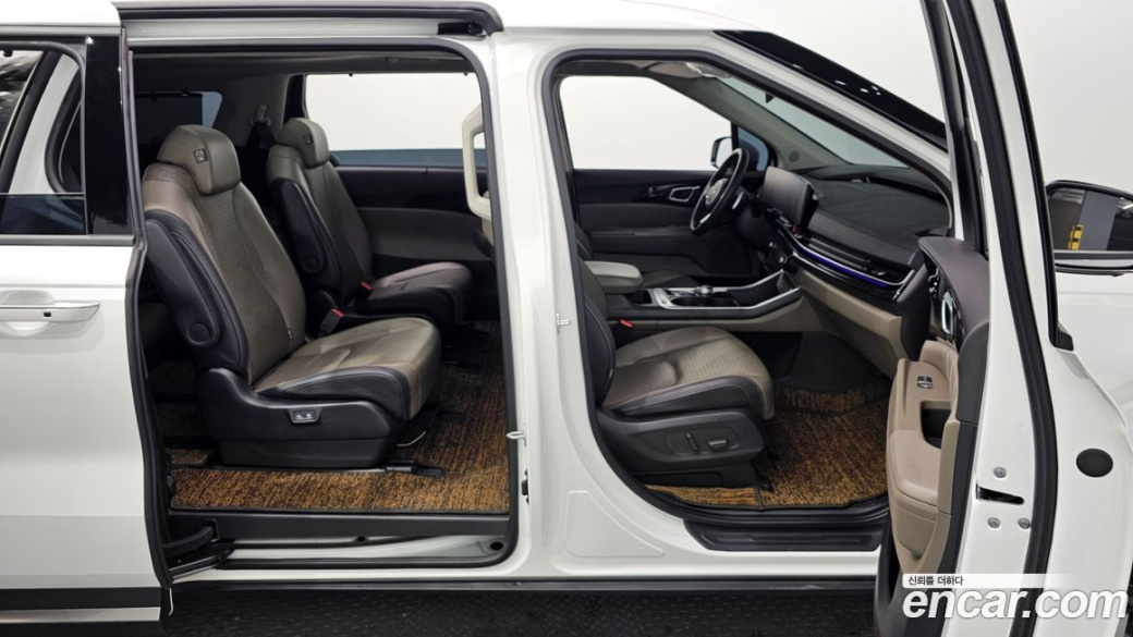 Kia Carnival 9-Seater Signature, 2025