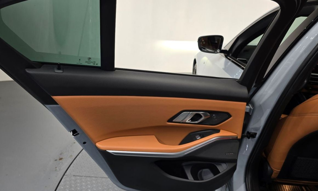 BMW 3-Series 320i M Sport, 2023