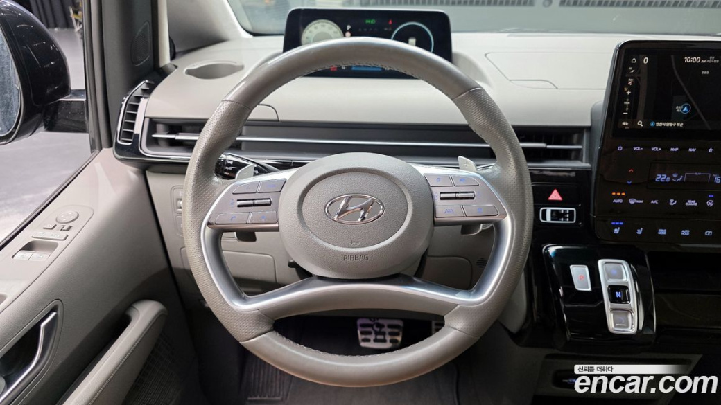 Hyundai Staria 4WD Lounge 7-Seater, 2023