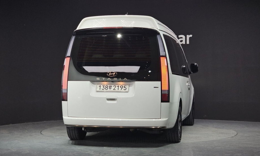 Hyundai Staria 4WD Lounge 9-Seater, 2023