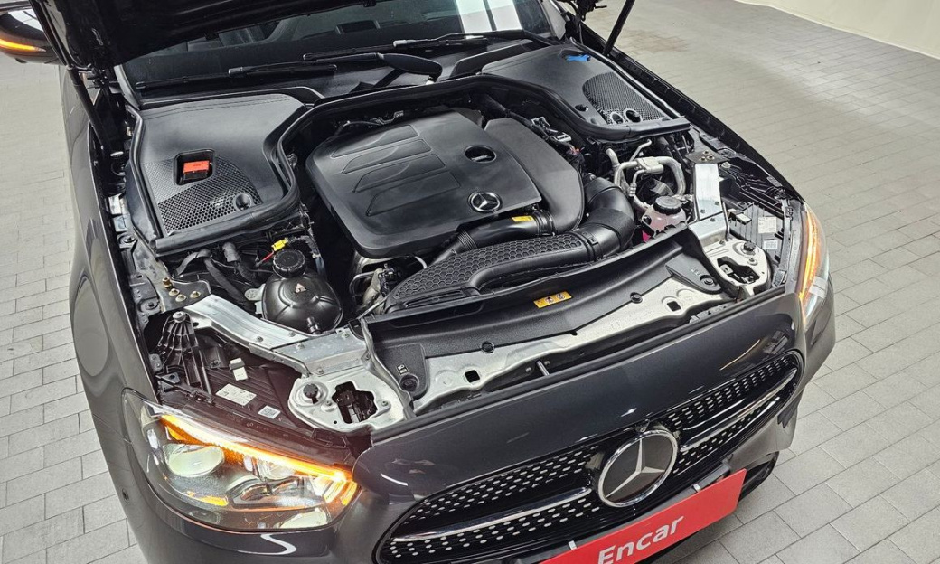 Mercedes-Benz E-Class E350 4MATIC AMG Line, 2023