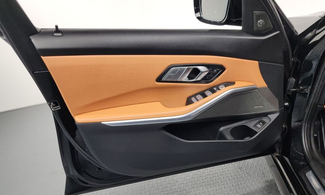 BMW 3-Series 320i M Sport, 2024