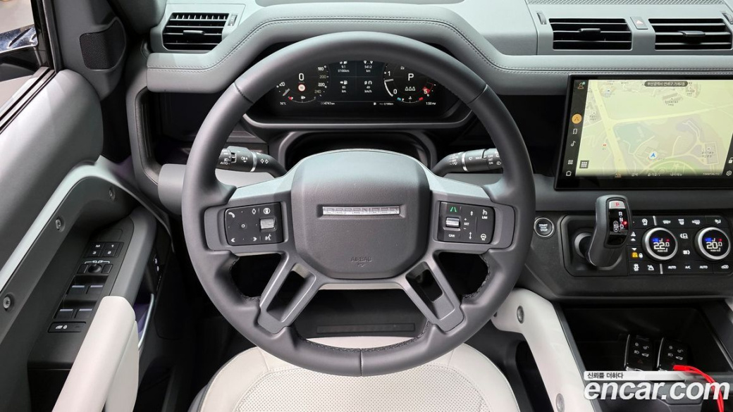 Land Rover Defender 110 D250 X-Dynamic SE, 2025