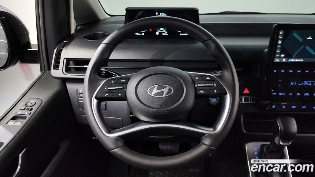 Hyundai Staria Tourer 9-Seater, 2025
