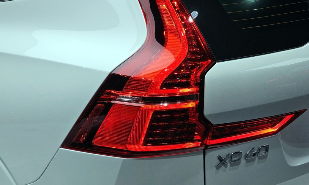 Volvo XC60 B6 Ultra Bright, 2025