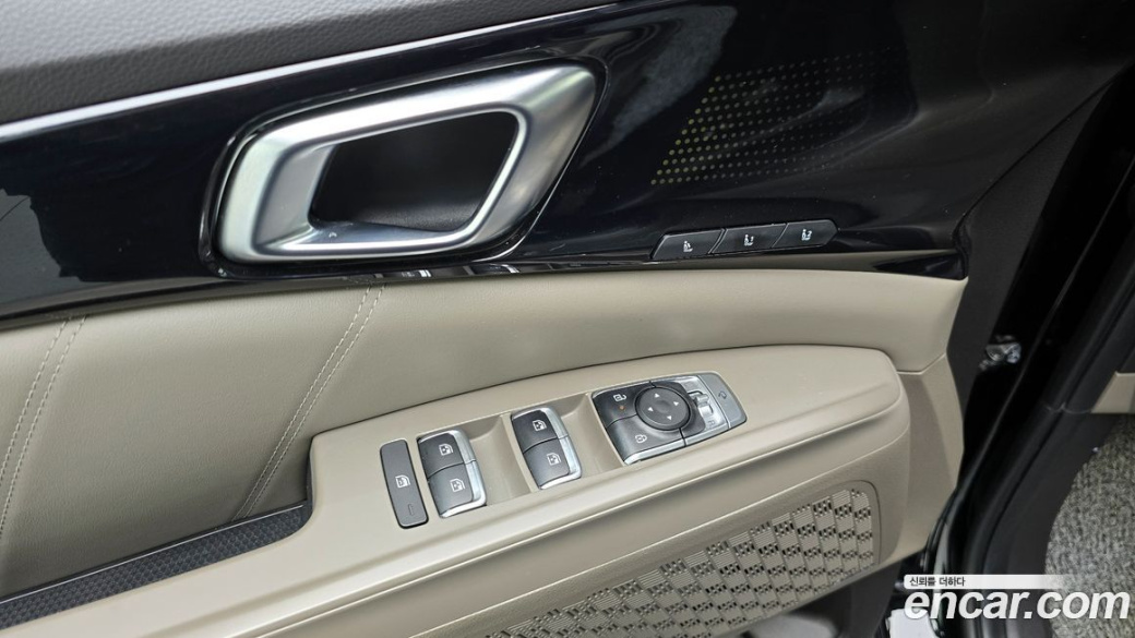 Kia Carnival 9-Seater Gravity, 2024