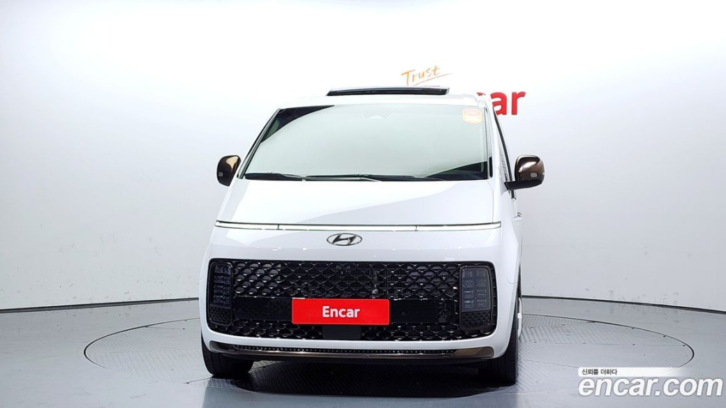 Hyundai Staria 4WD Lounge 9-Seater, 2023