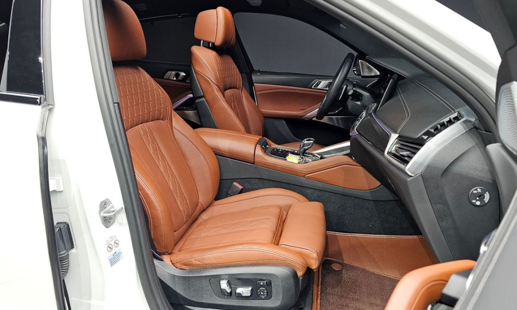 BMW X6 M50i, 2023