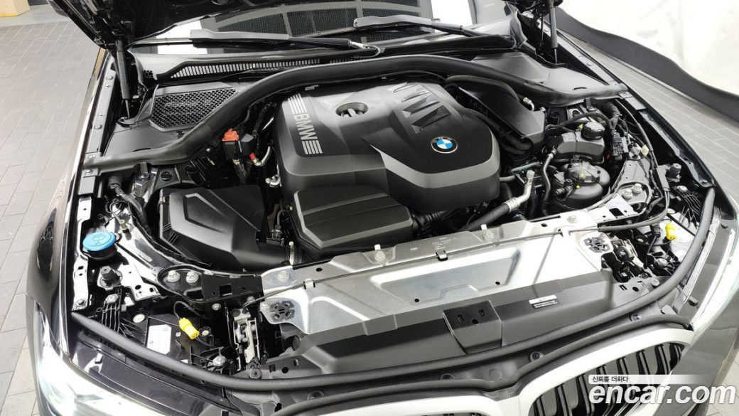 BMW 3-Series 320i, 2025