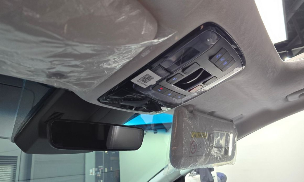 Hyundai Staria 4WD Lounge 9-Seater, 2025