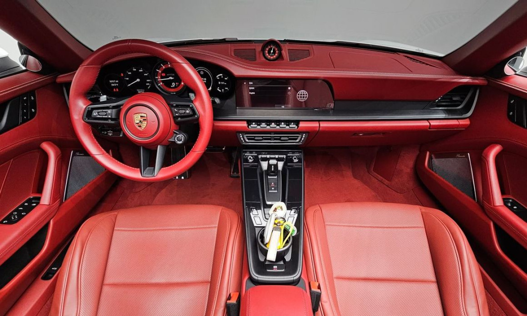 Porsche 911 Carrera 4 GTS Cabriolet, 2024