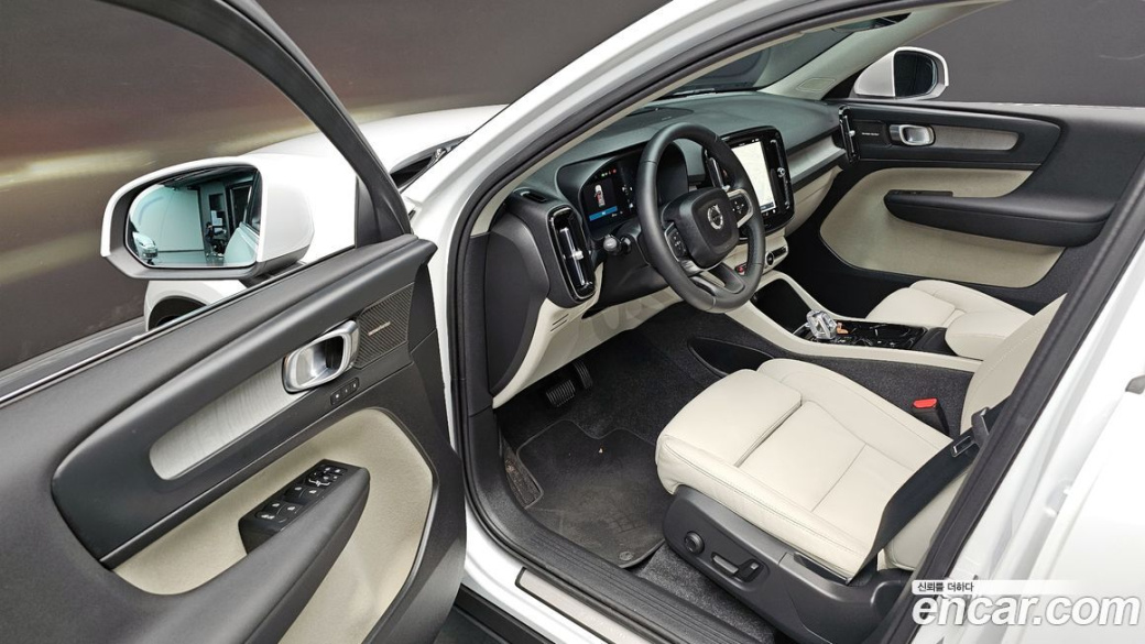 Volvo XC40 B4 Ultimate Bright, 2024