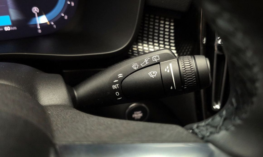 Volvo XC40 B4 Black Edition, 2025