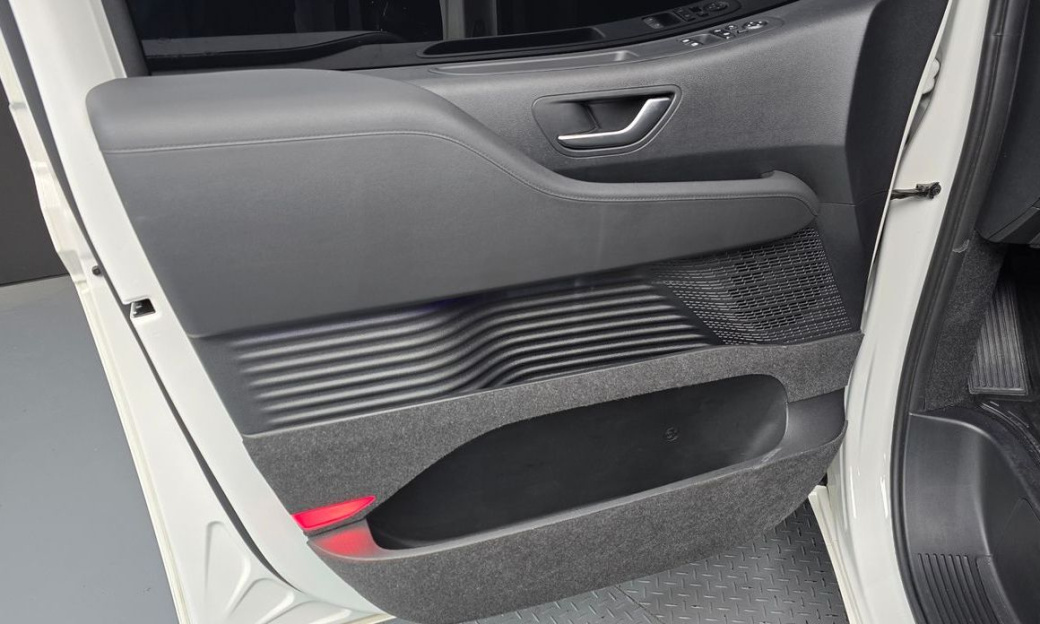 Hyundai Staria 4WD Lounge 9-Seater, 2025