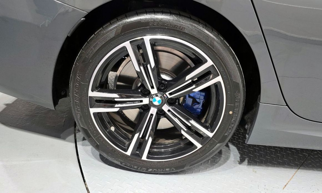 BMW 3-Series 320i M Sport, 2025