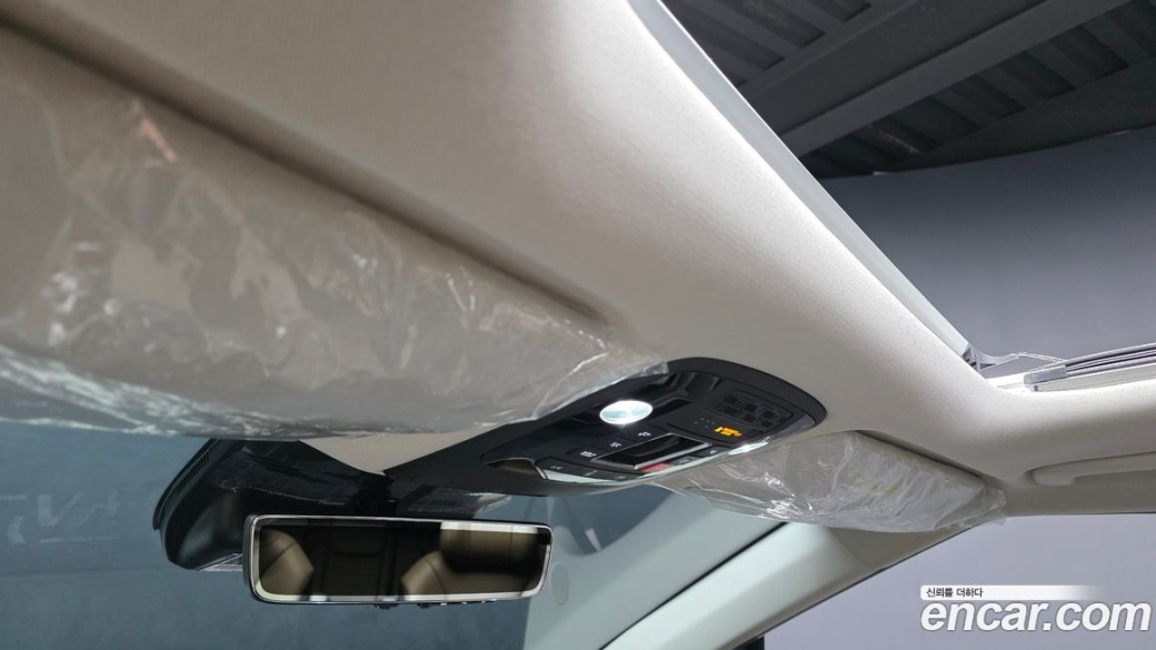 Kia Carnival 7-Seater Signature, 2025