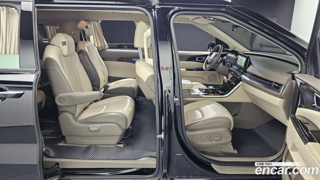 Kia Carnival 9-Seater Hi-Limousine, 2023