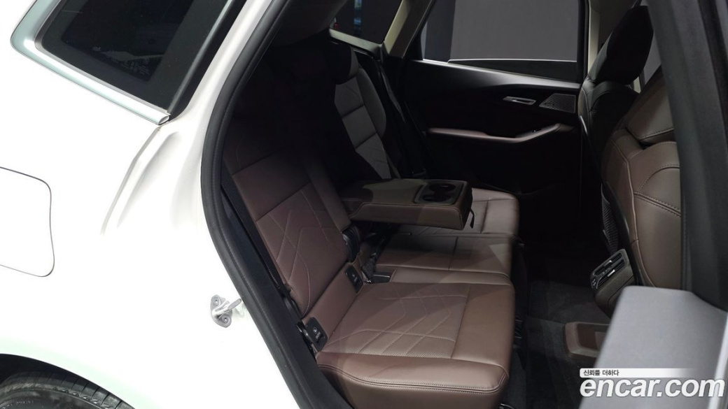 BMW 2-Series 220i Luxury, 2024