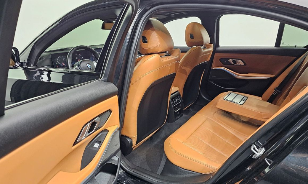 BMW 3-Series 320i M Sport, 2024