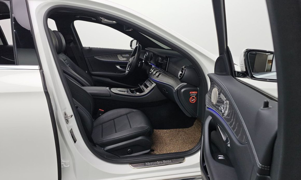 Mercedes-Benz E-Class E350 4MATIC Exclusive, 2023