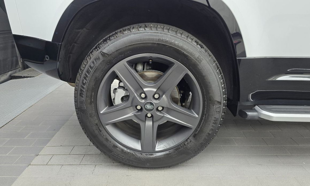 Land Rover Defender 110 P300 X-Dynamic SE, 2024