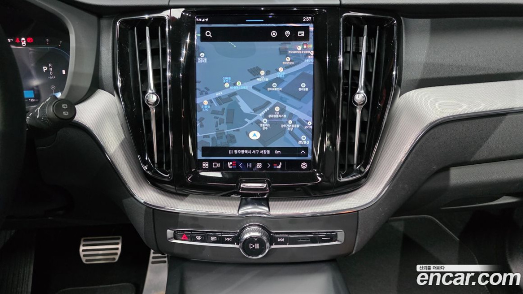 Volvo XC60 B6 R-Design, 2022