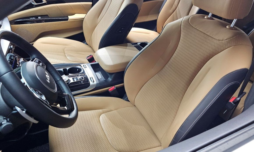 Kia Carnival 9-Seater Signature, 2023