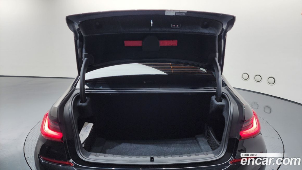 BMW 3-Series 320i M Sport, 2022