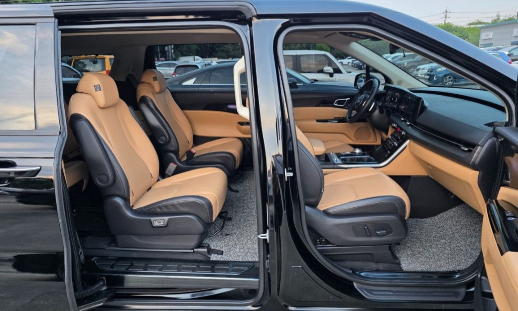 Kia Carnival 9-Seater Signature, 2023