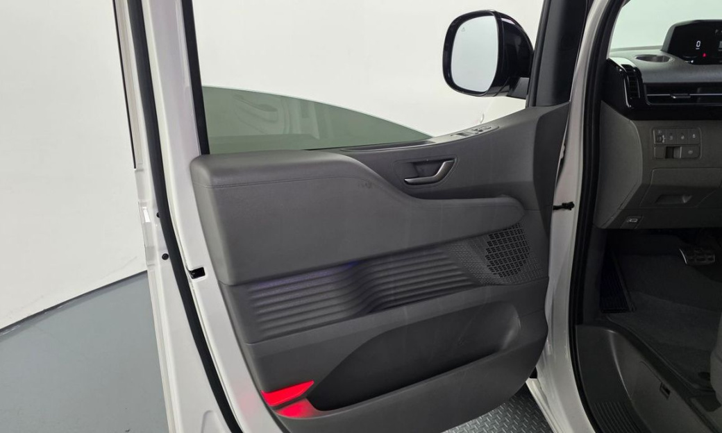 Hyundai Staria 2WD Camping Car, 2024