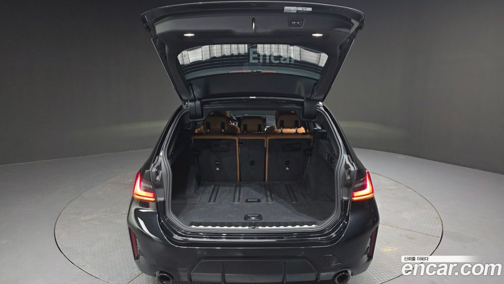 BMW 3-Series 320i Touring M Sports, 2023