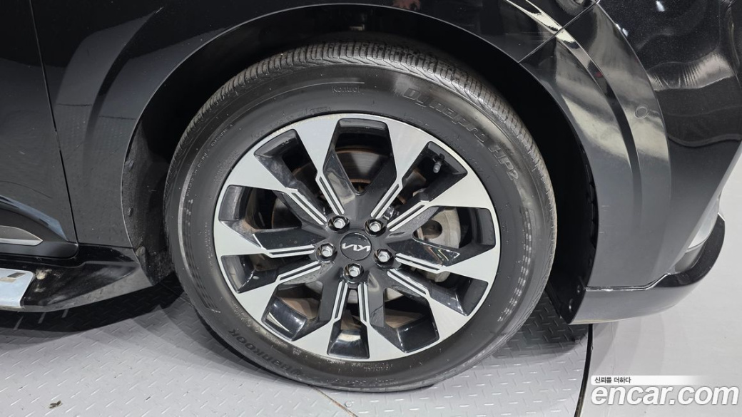 Kia Carnival 9-Seater Hi-Limousine, 2023