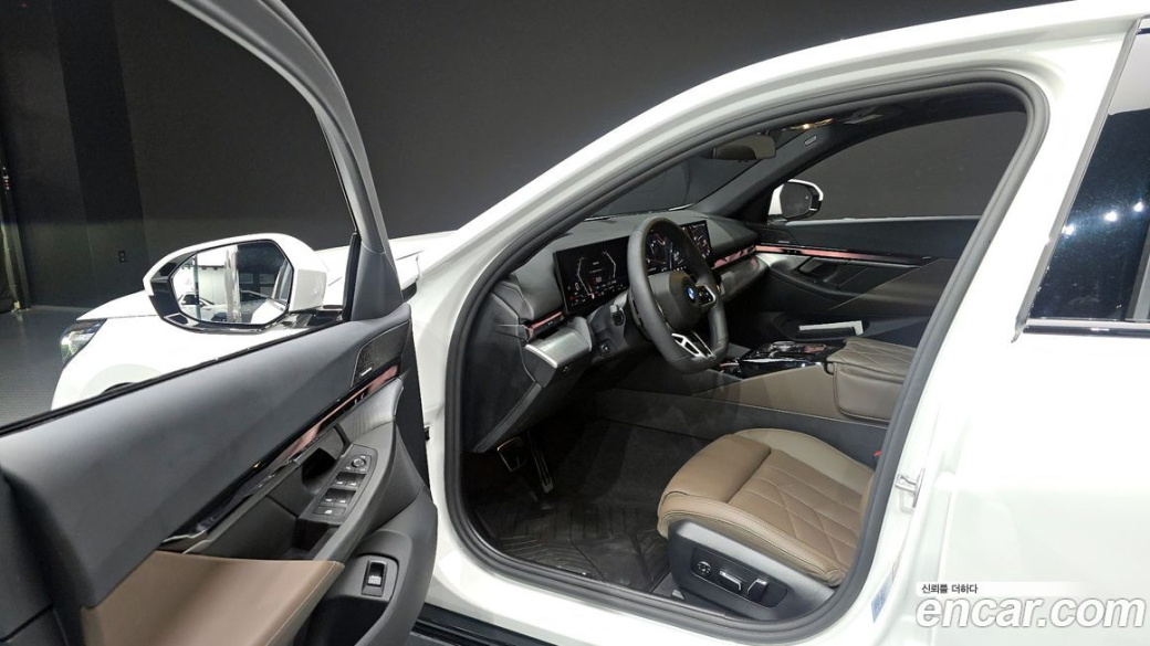 BMW 5-Series 520i M Sport, 2025