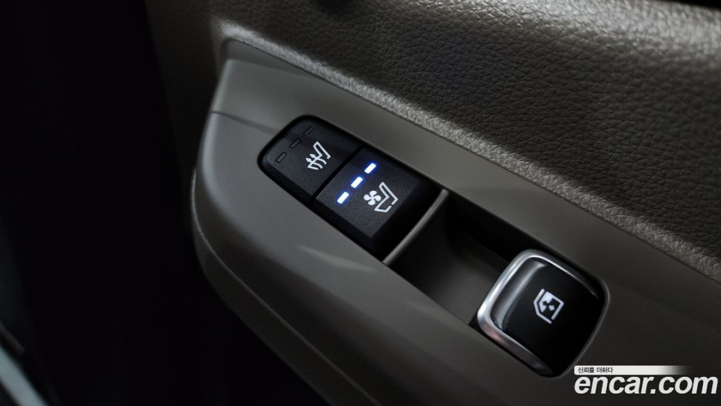 Kia Carnival 9-Seater Signature, 2024